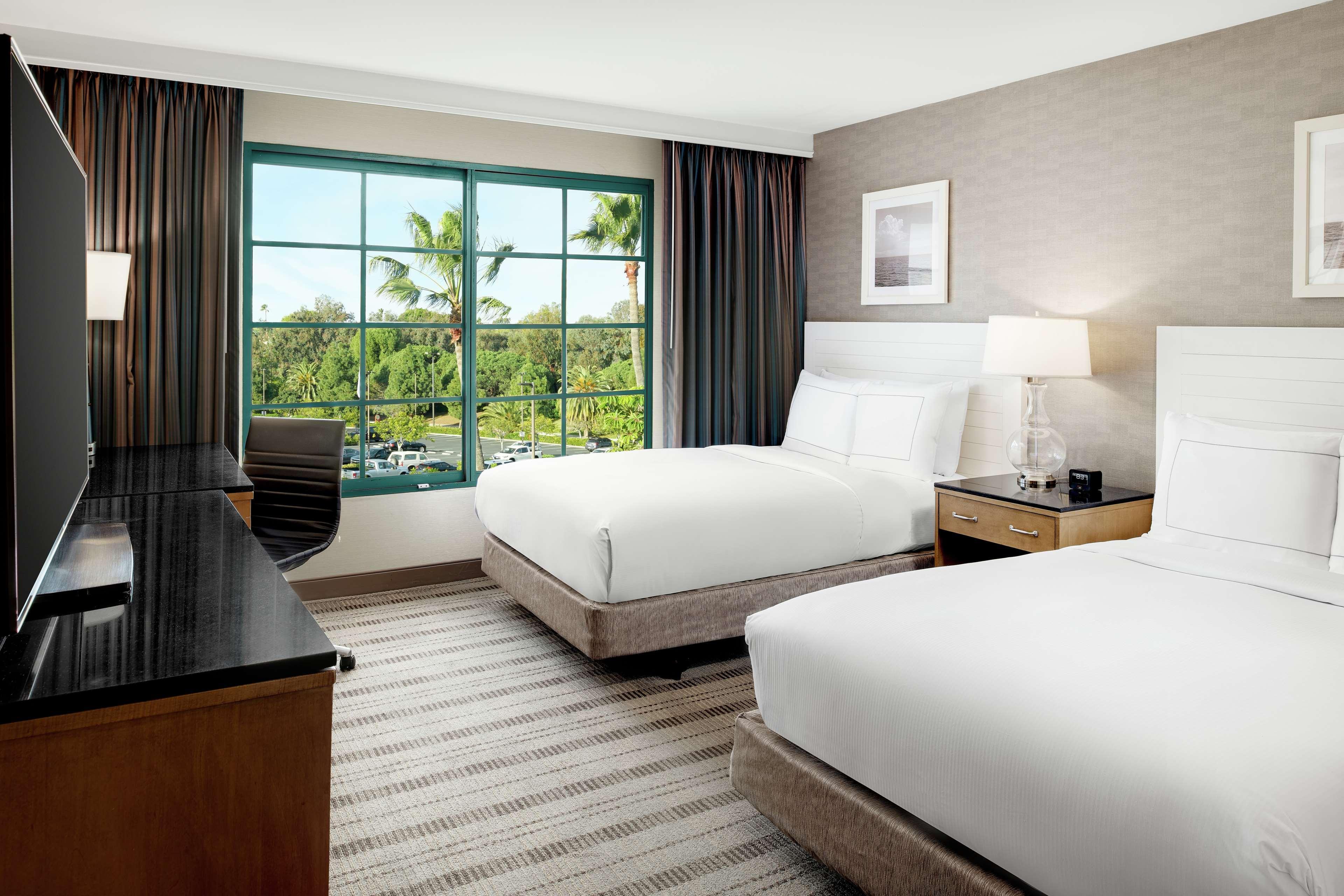 Hotel Doubletree By Hilton San Pedro Long Beach Exterior foto
