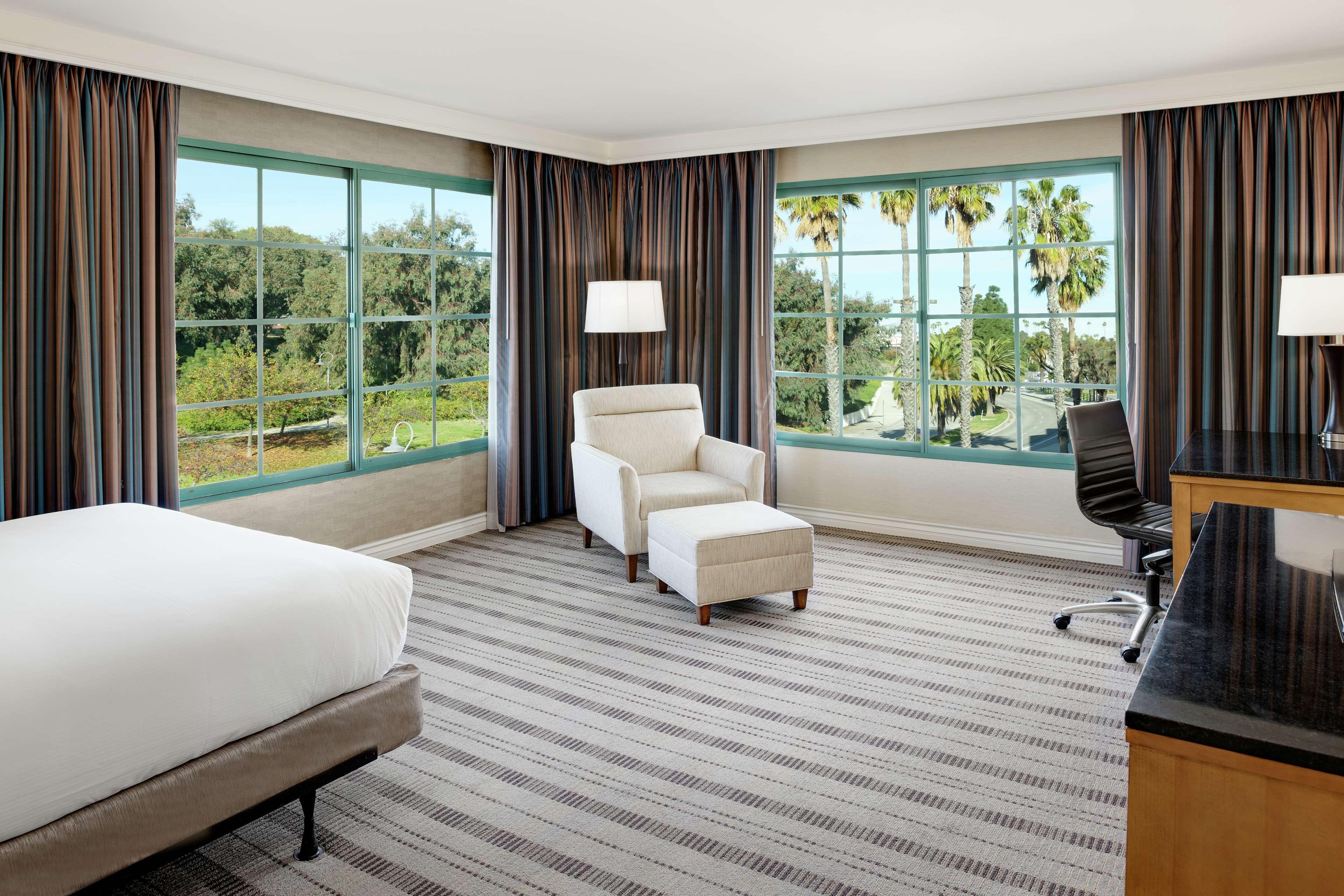 Hotel Doubletree By Hilton San Pedro Long Beach Exterior foto