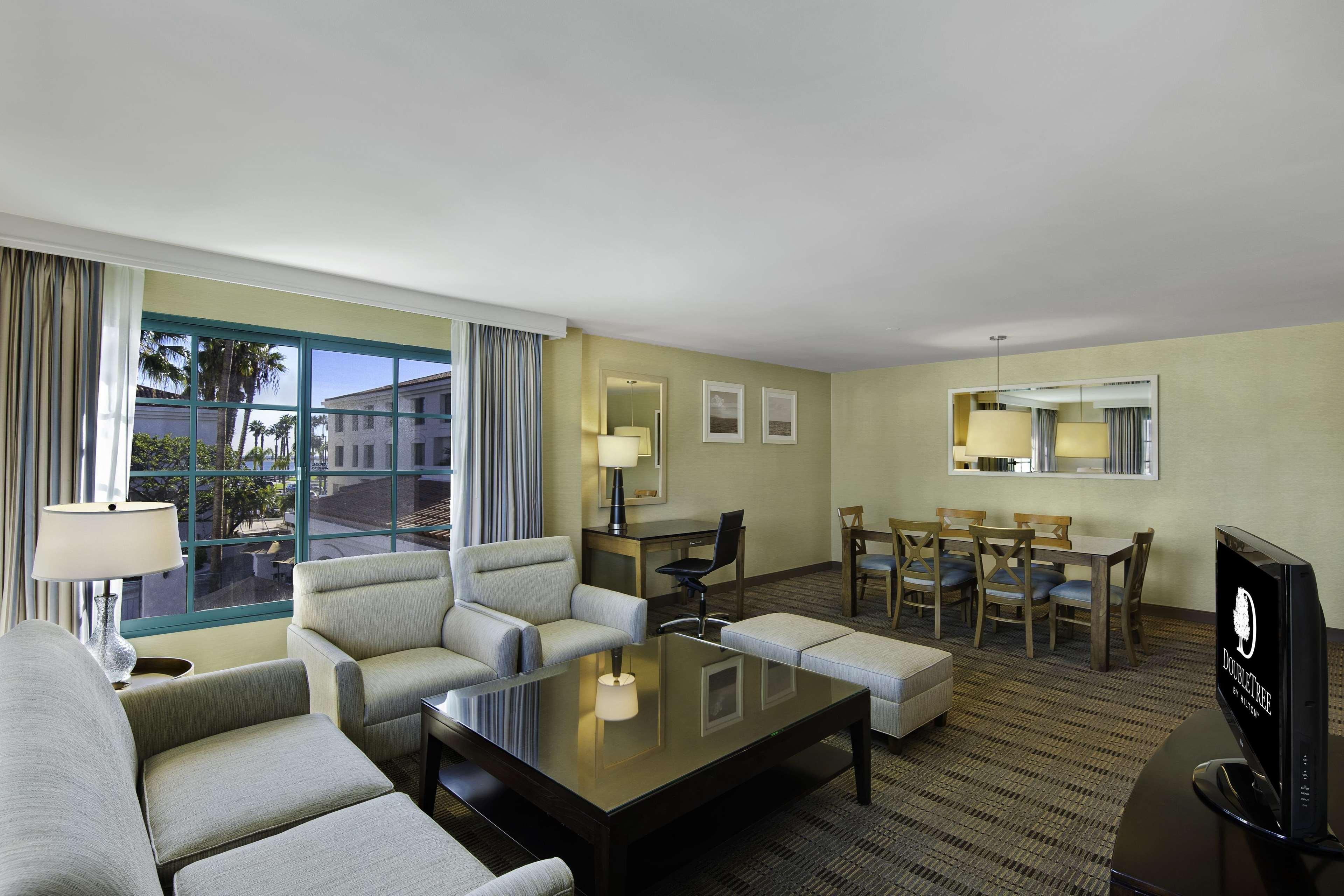 Hotel Doubletree By Hilton San Pedro Long Beach Exterior foto