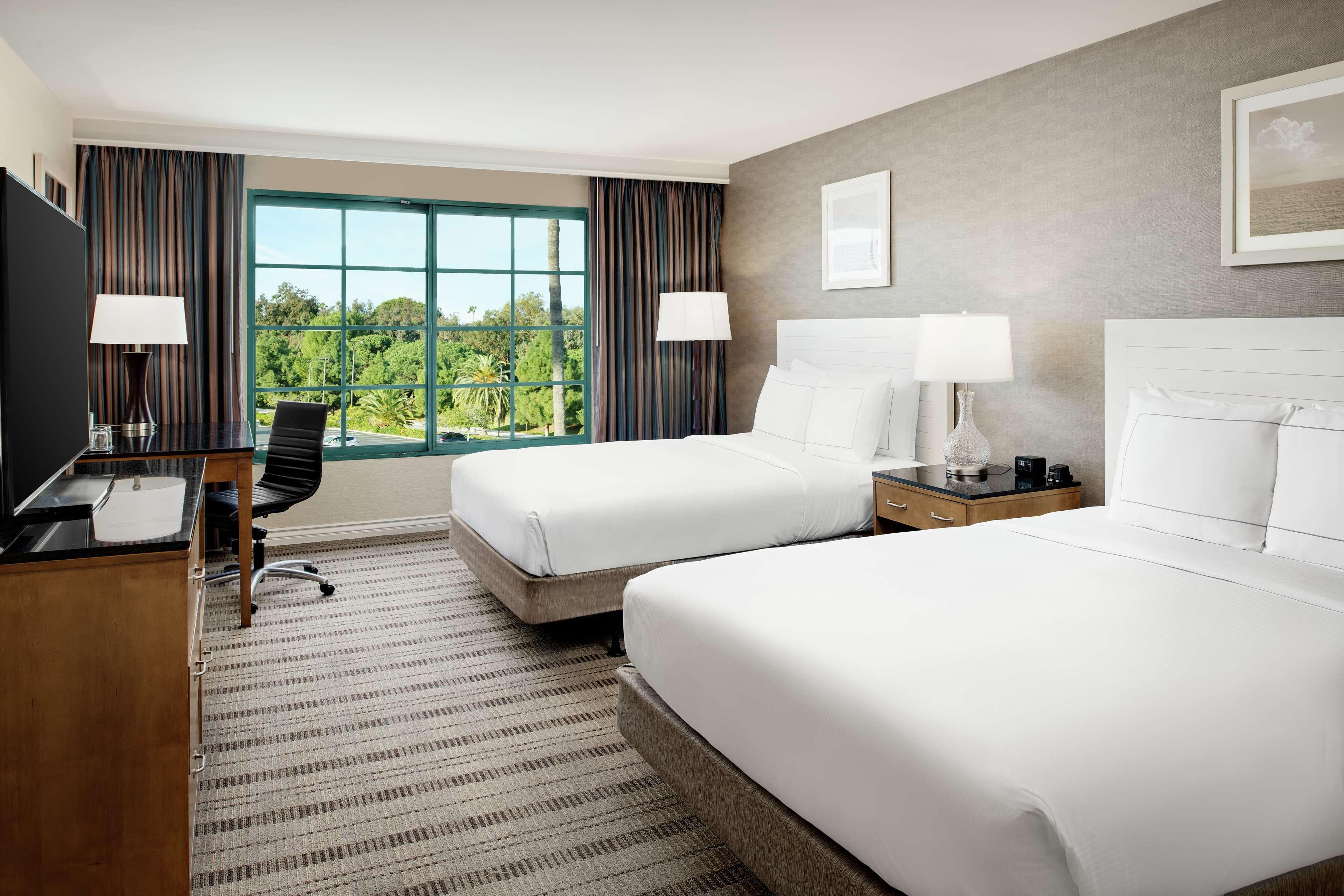 Hotel Doubletree By Hilton San Pedro Long Beach Exterior foto
