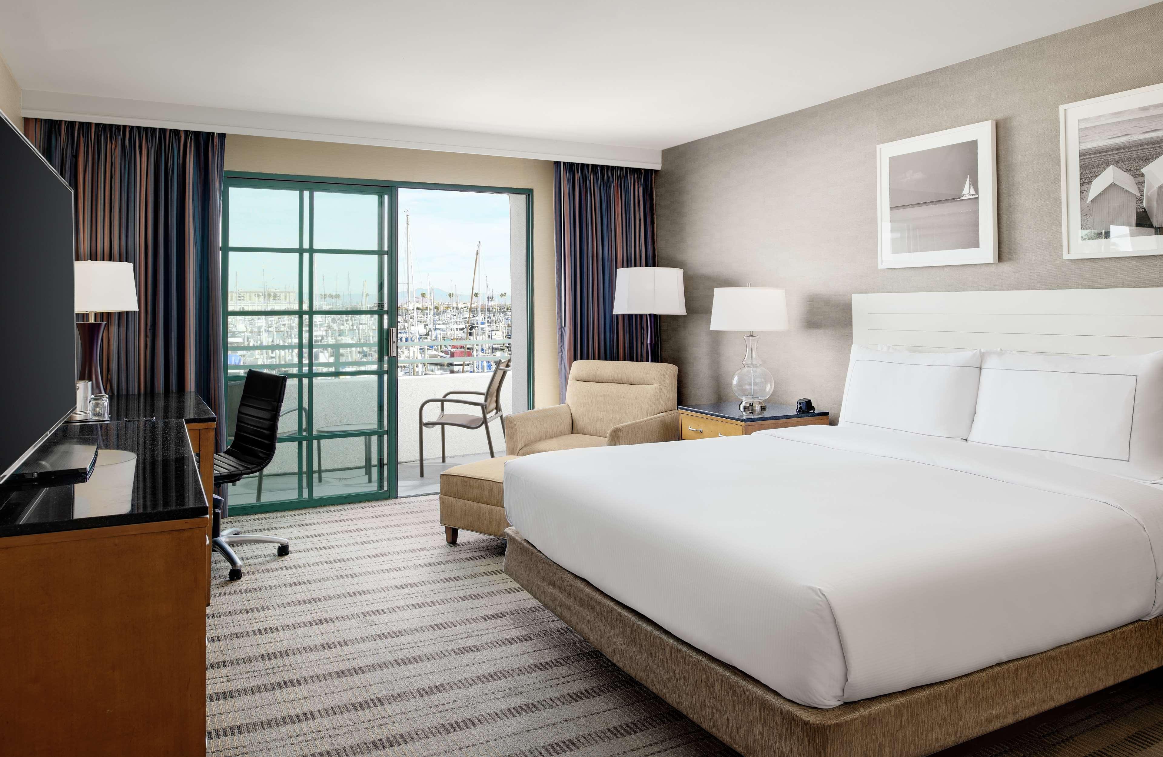 Hotel Doubletree By Hilton San Pedro Long Beach Exterior foto
