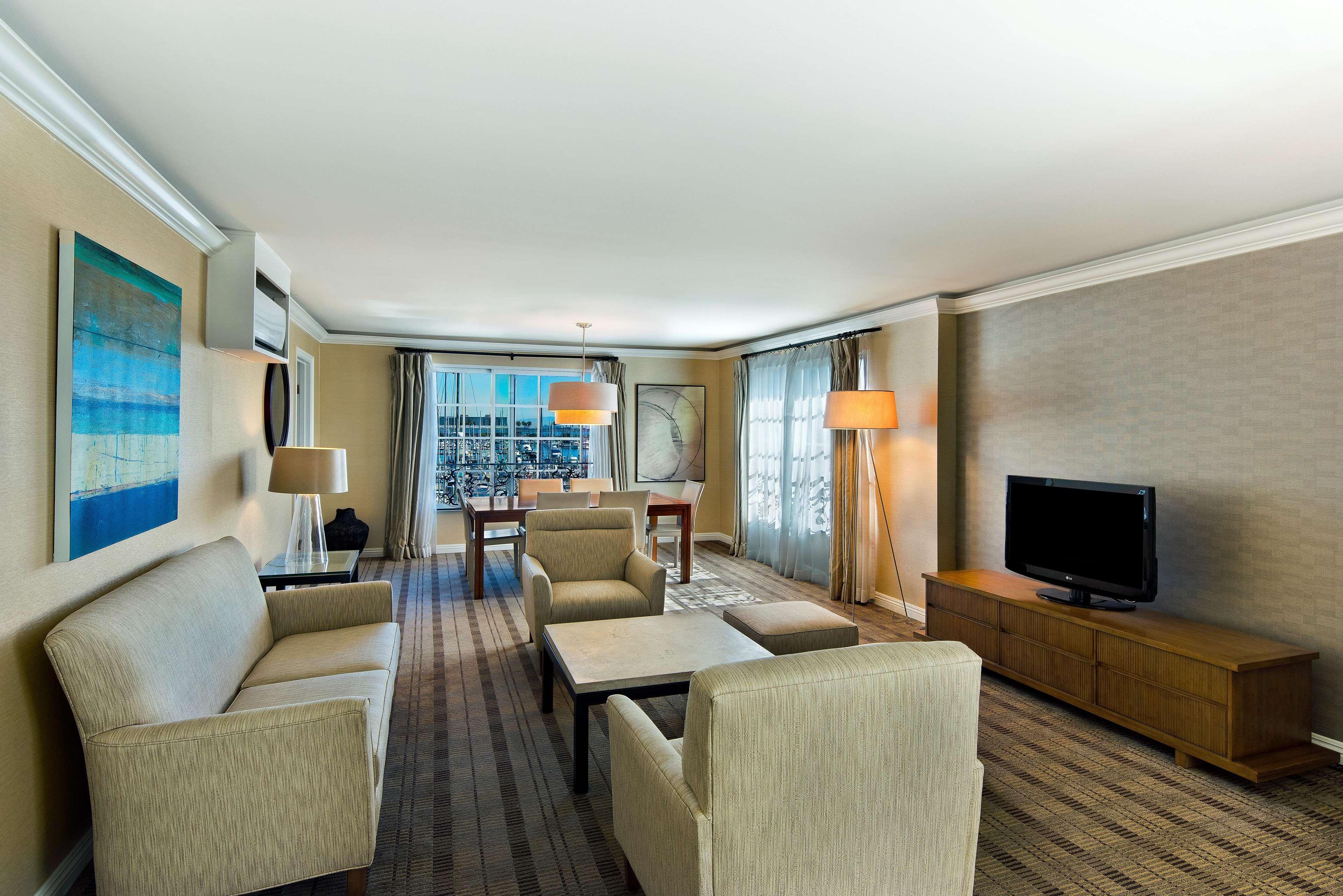 Hotel Doubletree By Hilton San Pedro Long Beach Exterior foto